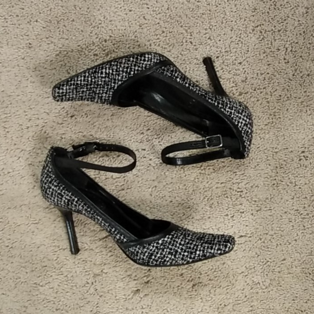 Nine west heels with grosgrain strap